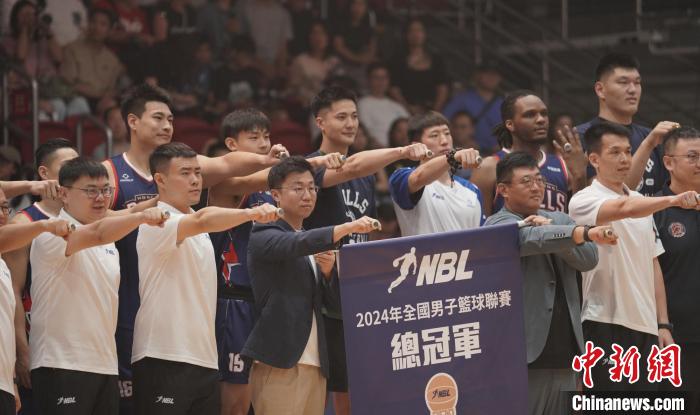 2025年NBL揭幕战在香港修顿场打响，香港金牛队主