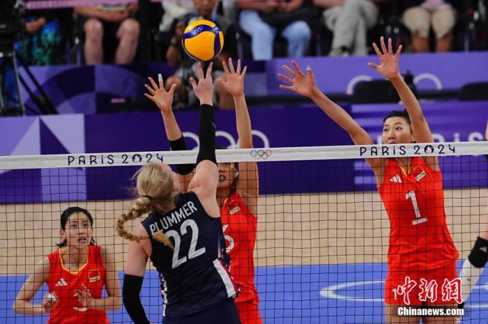 巴黎奥运会中国女排击败法国队实现小组赛两连