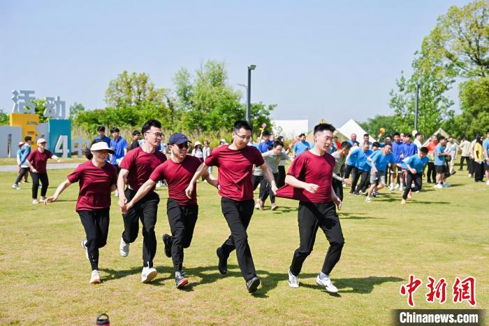 浙江义乌统一战线举办趣味运动会：强健体魄凝