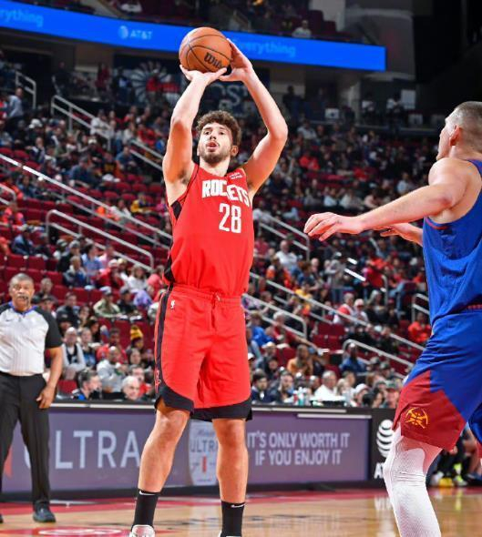 火箭队轮换策略调整 伊森