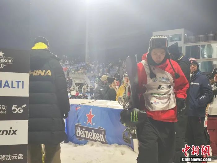 苏翊鸣首夺国际雪联单板滑雪大跳台世界杯冠军