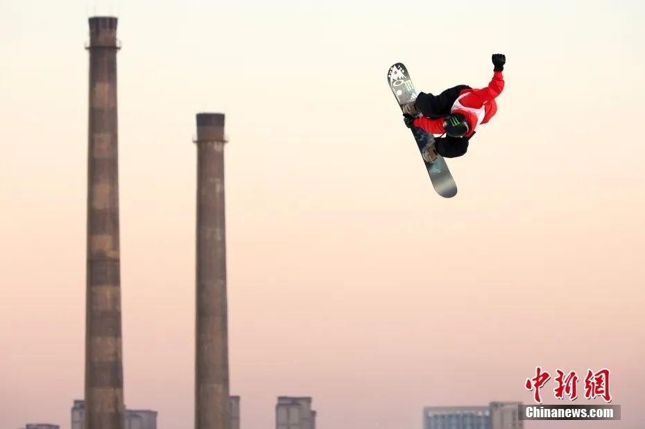 苏翊鸣首夺国际雪联单板滑雪大跳台世界杯冠军