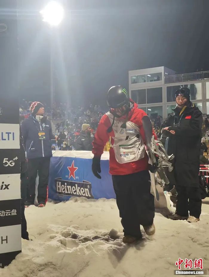 苏翊鸣首夺国际雪联单板滑雪大跳台世界杯冠军