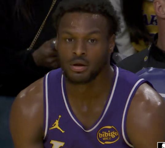 詹姆斯助攻布朗尼创NBA历史首例 父子同场闪耀湖